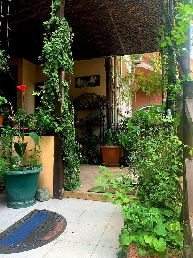 Polonia Tbilisi House Hotell Eksteriør bilde
